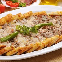Kıymalı ve Kaşarlı Pide - Lalezar Restaurant