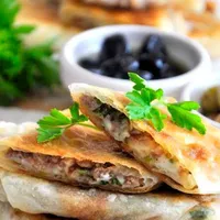 Kasap Sucuklu, Kaşarlı Gözleme - Mavi Beyaz Boncuk Kafe