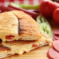 Yarım Ekmek Kaşarlı Tost - Mavi Beyaz Boncuk Kafe