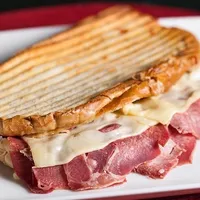 DİLLİ KAŞARLI TOST - Etiler Marmaris Concept