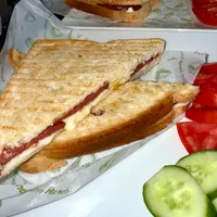 Sucuklu Kaşarlı Tost - Göl Marmaris Cafe