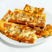Kuşbaşılı ve Kaşarlı Pide - Lalezar Restaurant