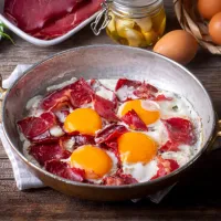 Pastırmalı yumurta - Seçkin USTA